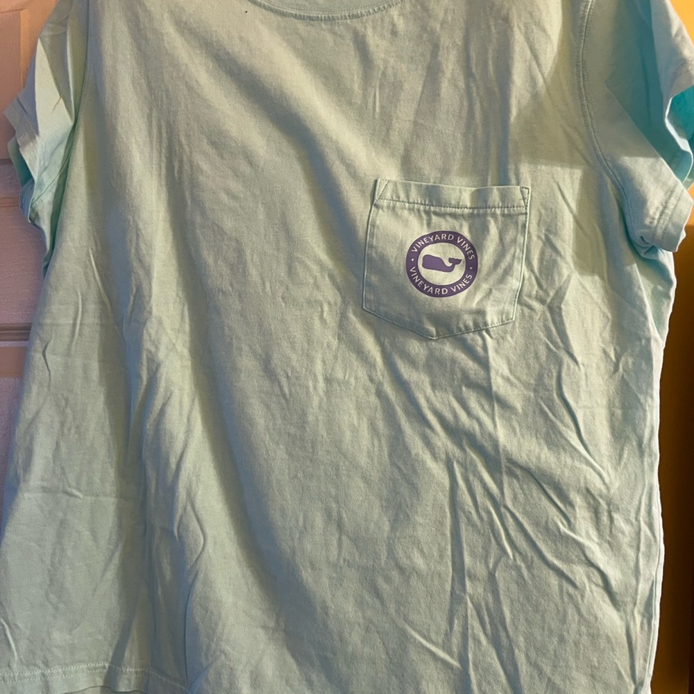 Vineyard Vines Women’s light blue Vineyard Vines Tee with Purple Logo. Size S